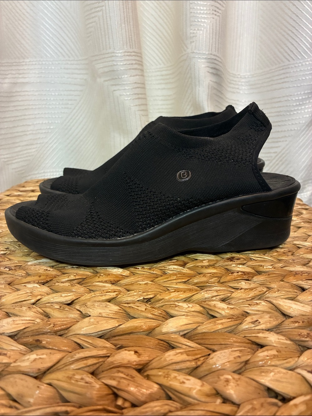Bzees “Secret” Slingback Wedge Sandals Black Womens Sz 7